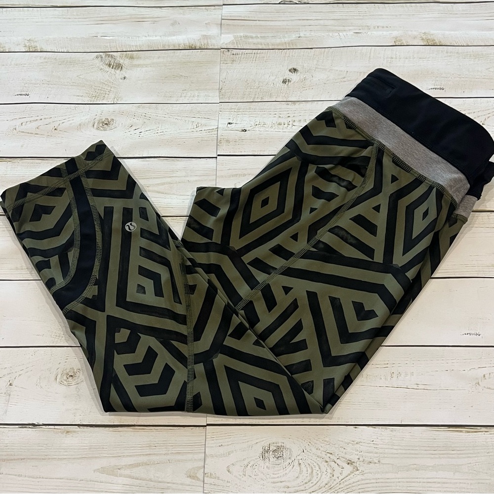 lululemon athletica Geometric Black and Olive Leggings Sz 8